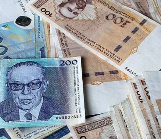 RADUJTE SE NARODI: Krenula isplata mirovina, velika razlika između najviše i najniže - featured image