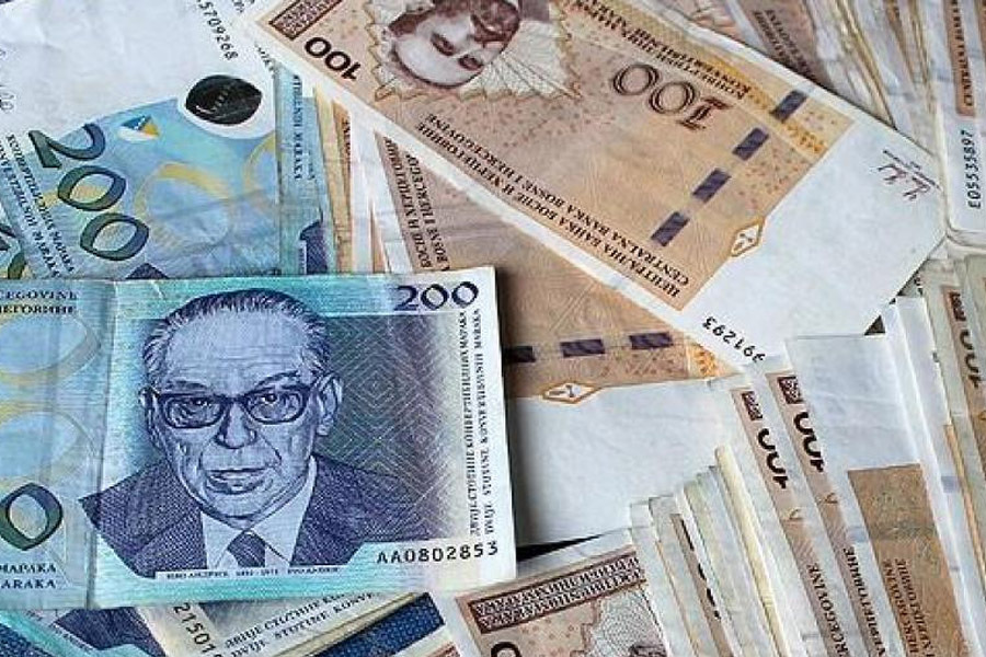 RADUJTE SE NARODI: Krenula isplata mirovina, velika razlika između najviše i najniže - featured image RADUJTE SE NARODI: Krenula isplata mirovina, velika razlika između najviše i najniže - featured image