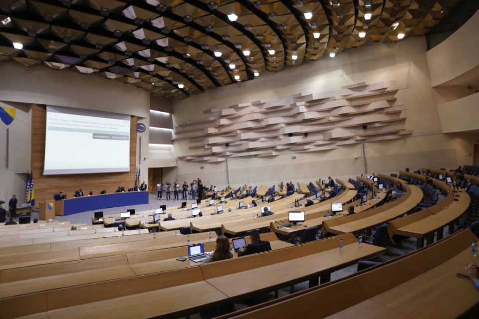 BURA U PARLAMENTU BIH: Hitna sjednica, Predsjedništvo BiH predlagač - featured image BURA U PARLAMENTU BIH: Hitna sjednica, Predsjedništvo BiH predlagač - featured image