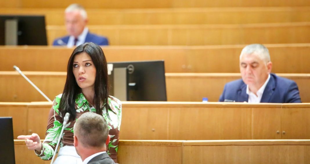 NOVA BLOKADA U PARLAMENTU: Delegati iz RS-a srušili proceduru – šta sada slijedi? - featured image