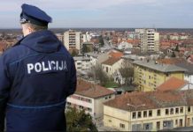 SLUČAJ U BiH: Policajac u stanici brutalno pretukao muškarca koji ga je želio prijaviti za premlaćivanje… SLUČAJ U BiH: Policajac u stanici brutalno pretukao muškarca koji ga je želio prijaviti za premlaćivanje… - featured image