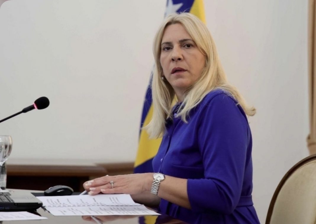 „VIDI SE DA STE GODINAMA UČILI OD BEDNIKA VUČIĆA…“: Oštra reakcije iz Srbije, nakon istupa Željke Cvijanović. - featured image