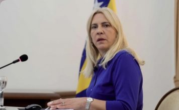„VIDI SE DA STE GODINAMA UČILI OD BEDNIKA VUČIĆA…“: Oštra reakcije iz Srbije, nakon istupa Željke Cvijanović. „VIDI SE DA STE GODINAMA UČILI OD BEDNIKA VUČIĆA…“: Oštra reakcije iz Srbije, nakon istupa Željke Cvijanović. - featured image