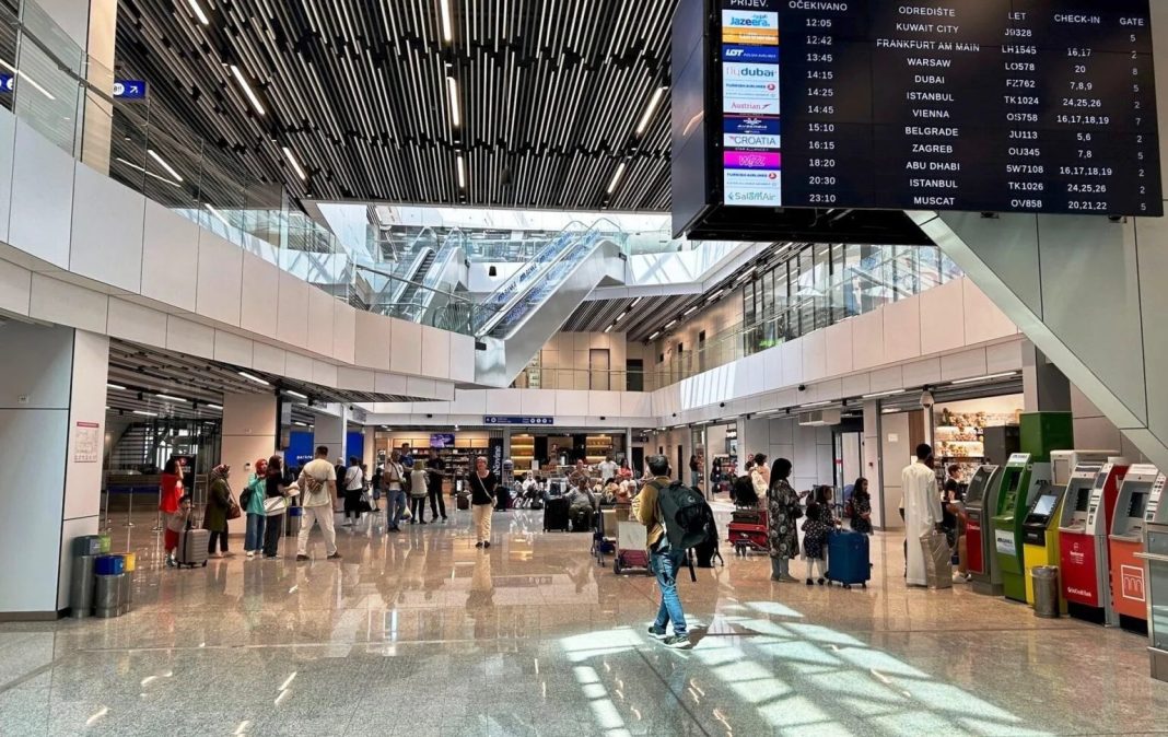 Na Aerodromu Sarajevo uhapšena žena (28) zbog silovanja i teške krađe - featured image