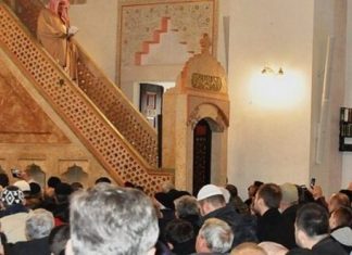 Dobar odgovor imamu za vrijeme hutbe: Nemoj ti nama pričat o saburu u siromaštvu, jer je cijena tvog parfema ravna mojoj plati! - featured image