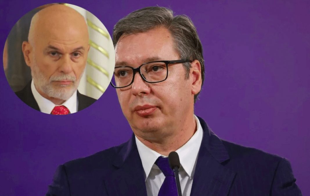 Mediji u Srbiji: Vučić pokušao ući na Trumpovu večeru pod lažnim imenom - featured image Mediji u Srbiji: Vučić pokušao ući na Trumpovu večeru pod lažnim imenom - featured image