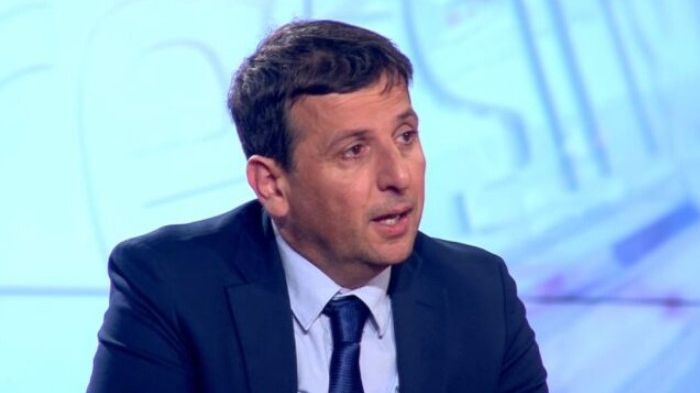 Vukanović zaplakao tokom emisije: Majka mi je na aparatima, neću više učestvovati u pregovorima - featured image Vukanović zaplakao tokom emisije: Majka mi je na aparatima, neću više učestvovati u pregovorima - featured image