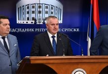 Višković pozvao Isaka da ga uhapsi: Ne šalji tuđu djecu, dođi da to riješimo nas dvojica Višković pozvao Isaka da ga uhapsi: Ne šalji tuđu djecu, dođi da to riješimo nas dvojica - featured image