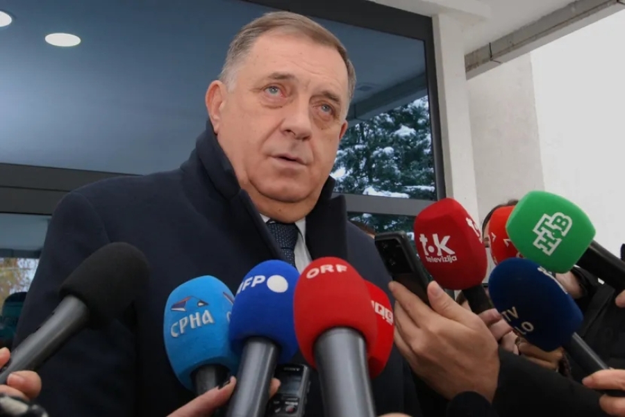 NOVE ZABRANE: RS ZABRANJUJE DRUŠTVENE MREŽE MLAĐIMA OD…Oglasio se Milorad Dodik, evo šta kaže - featured image NOVE ZABRANE: RS ZABRANJUJE DRUŠTVENE MREŽE MLAĐIMA OD…Oglasio se Milorad Dodik, evo šta kaže - featured image