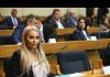 Nikolina Šljivić se prvi put oglasila u NSRS: Stevandić je brani, ona govori o biznisu Nikolina Šljivić se prvi put oglasila u NSRS: Stevandić je brani, ona govori o biznisu - featured image