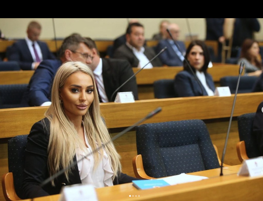 Nikolina Šljivić se prvi put oglasila u NSRS: Stevandić je brani, ona govori o biznisu - featured image Nikolina Šljivić se prvi put oglasila u NSRS: Stevandić je brani, ona govori o biznisu - featured image