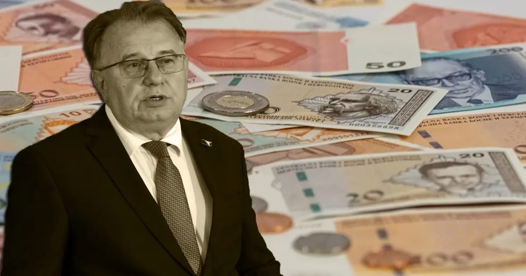 NERMIN NIKŠIĆ OTKRIO: Koliko će rasti minimalna plata i penzije u FBiH - featured image NERMIN NIKŠIĆ OTKRIO: Koliko će rasti minimalna plata i penzije u FBiH - featured image