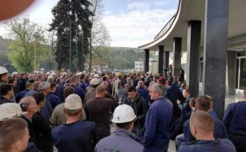 Totalni haos u Rudniku mrkog uglja Banovići: Napadnut uposlenik zaštitarske agencije, tri osobe povrijeđene Totalni haos u Rudniku mrkog uglja Banovići: Napadnut uposlenik zaštitarske agencije, tri osobe povrijeđene - featured image