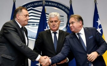 POLITIČKA RAZOČARENJA: Mandat izgubljen, a Trojka i SNSD dijele krivicu za… - featured image