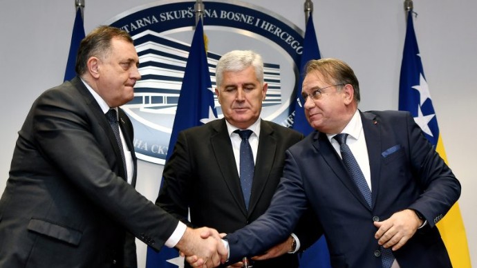 POLITIČKA RAZOČARENJA: Mandat izgubljen, a Trojka i SNSD dijele krivicu za… - featured image POLITIČKA RAZOČARENJA: Mandat izgubljen, a Trojka i SNSD dijele krivicu za… - featured image