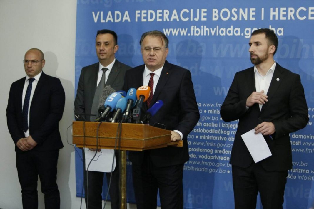 STIGLO UPOZORENJE PENZIONERA! Penzioneri preko Delića poslali poruku Nikšiću – zakon spreman za usvajanje? - featured image STIGLO UPOZORENJE PENZIONERA! Penzioneri preko Delića poslali poruku Nikšiću – zakon spreman za usvajanje? - featured image