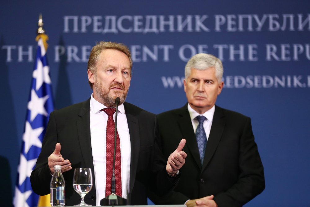 OVO SE ČOVIĆU NEĆE SVIDJETI: Pogledajte šta je izjavio Bakir Izetbegović… - featured image OVO SE ČOVIĆU NEĆE SVIDJETI: Pogledajte šta je izjavio Bakir Izetbegović… - featured image