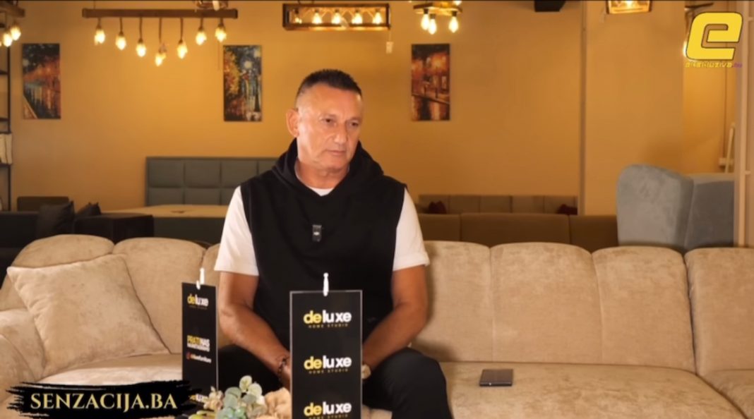 ŠAKI POLUMENTI PRVI PUT POSTAVLJENO DIREKTNO PITANJE: JE LI ISTINA DA GA JE REKETIRAO RAMIZ DELALIĆ ĆELO? - featured image ŠAKI POLUMENTI PRVI PUT POSTAVLJENO DIREKTNO PITANJE: JE LI ISTINA DA GA JE REKETIRAO RAMIZ DELALIĆ ĆELO? - featured image