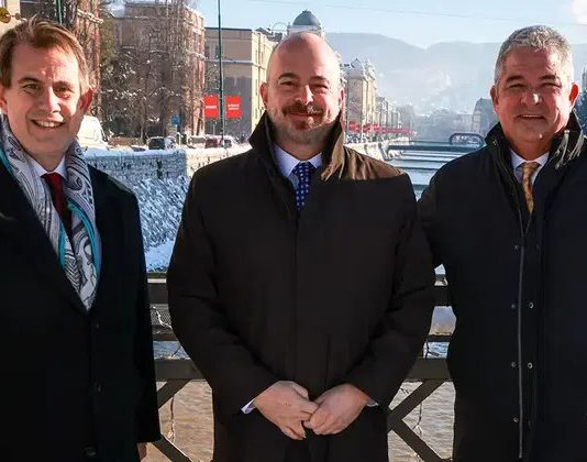 ŠTA SE SPREMA? U Sarajevo stigli ključni Amerikanci: Jasni signali iz Washingtona - featured image