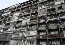 Komšije o djevojci koja je preminula tokom intimnog odnosa: Njen momak je go lupao na vrata, a onda skočio s balkona Komšije o djevojci koja je preminula tokom intimnog odnosa: Njen momak je go lupao na vrata, a onda skočio s balkona - featured image