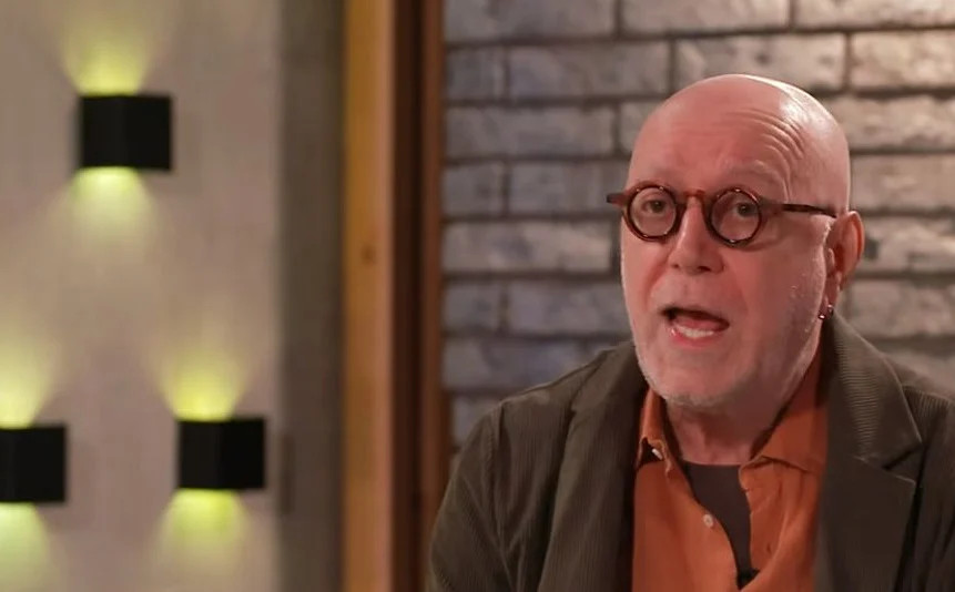 Životna ispovijest jugoslovenske zvijezde: “Stavili su mi pištolj u usta jer se zovem Irfan Mensur” - featured image Životna ispovijest jugoslovenske zvijezde: “Stavili su mi pištolj u usta jer se zovem Irfan Mensur” - featured image