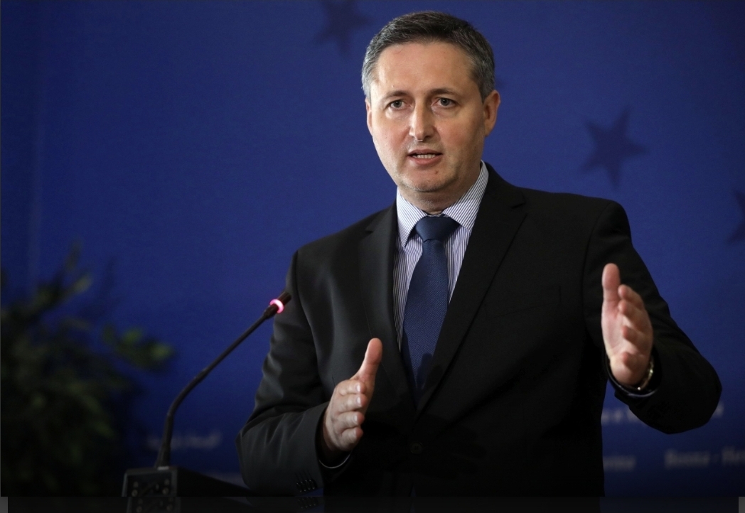 OGLASIO SE BEĆIROVIĆ: Poslao jasnu poruku Dodiku i Čoviću - featured image OGLASIO SE BEĆIROVIĆ: Poslao jasnu poruku Dodiku i Čoviću - featured image