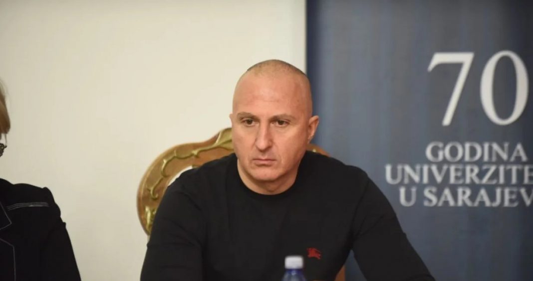 ISTRAGA SE ZAKUHAVA U SARAJEVU: Sarajevska policija na nogama kod Ajanovića! - featured image ISTRAGA SE ZAKUHAVA U SARAJEVU: Sarajevska policija na nogama kod Ajanovića! - featured image