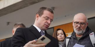 Advokat Čedomir Stojković poslao novu poruku: “Prije nego me odvedu u pritvor poslat ću pismo” Advokat Čedomir Stojković poslao novu poruku: "Prije nego me odvedu u pritvor poslat ću pismo" - featured image