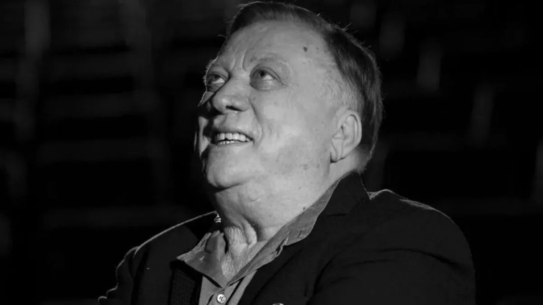 Dino Bešlić objavio fotografiju s Halidom Bešlićem koja je mnoge rasplakala - featured image Dino Bešlić objavio fotografiju s Halidom Bešlićem koja je mnoge rasplakala - featured image