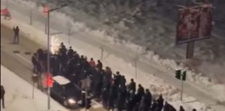 BRUKA U RS-U: Zapalili državnu zastavu, slavili ratnog zločinca - featured image