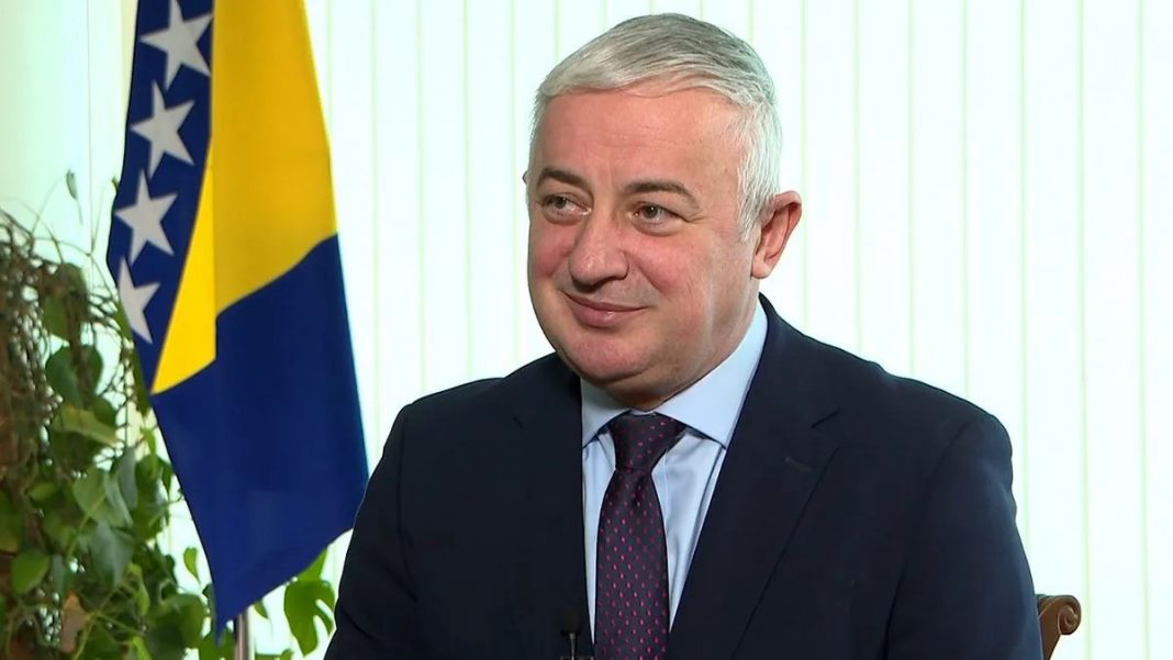 Borenović za '7Plus': U Vladi RS je najmanje bitno ko je premijer, Dodik je glavni - featured image Borenović za '7Plus': U Vladi RS je najmanje bitno ko je premijer, Dodik je glavni - featured image