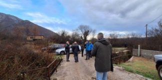 DRAMA U MOSTARU: Bošnjaci tijelima brane imovinu Srba - featured image