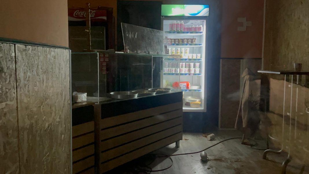 Haos u pekari: Posvađali se zbog duga, 80-godišnjak pucao u vlasnika - featured image