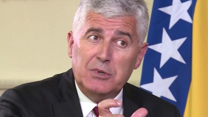 DRAGAN ČOVIĆ UZBURKAO DUHOVE: Izborni zakon dogovoren, ostalo još samo par detalja - featured image DRAGAN ČOVIĆ UZBURKAO DUHOVE: Izborni zakon dogovoren, ostalo još samo par detalja - featured image