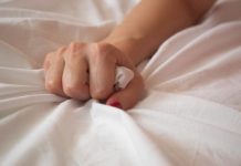 Grijeh koji ne mogu da ostavim, a koji sam počela raditi još prije puberteta. Učinila sam tevbu ali opet to radim Grijeh koji ne mogu da ostavim, a koji sam počela raditi još prije puberteta. Učinila sam tevbu ali opet to radim - featured image