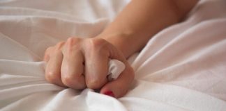 Grijeh koji ne mogu da ostavim, a koji sam počela raditi još prije puberteta. Učinila sam tevbu ali opet to radim Grijeh koji ne mogu da ostavim, a koji sam počela raditi još prije puberteta. Učinila sam tevbu ali opet to radim - featured image