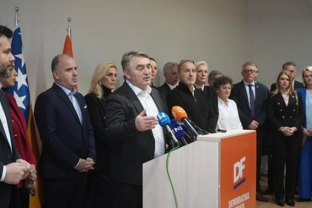 KOMŠIĆ PODIGAO BURU: Teške optužbe na račun Schmidta… - featured image