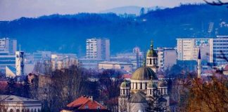 TUZLA “Dino, kako to ti musliman a slaviš i pravoslavne i katoličke praznike?” Njegov odgovor je oduševio region! TUZLA “Dino, kako to ti musliman a slaviš i pravoslavne i katoličke praznike?” Njegov odgovor je oduševio region! - featured image