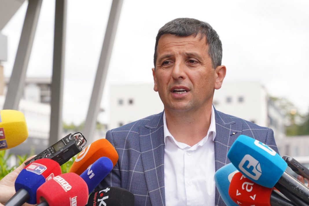 DRAMA NA POLITIČKOJ SCENI: Vukanović sasjekao Dodika poruka koja je odjeknula! - featured image