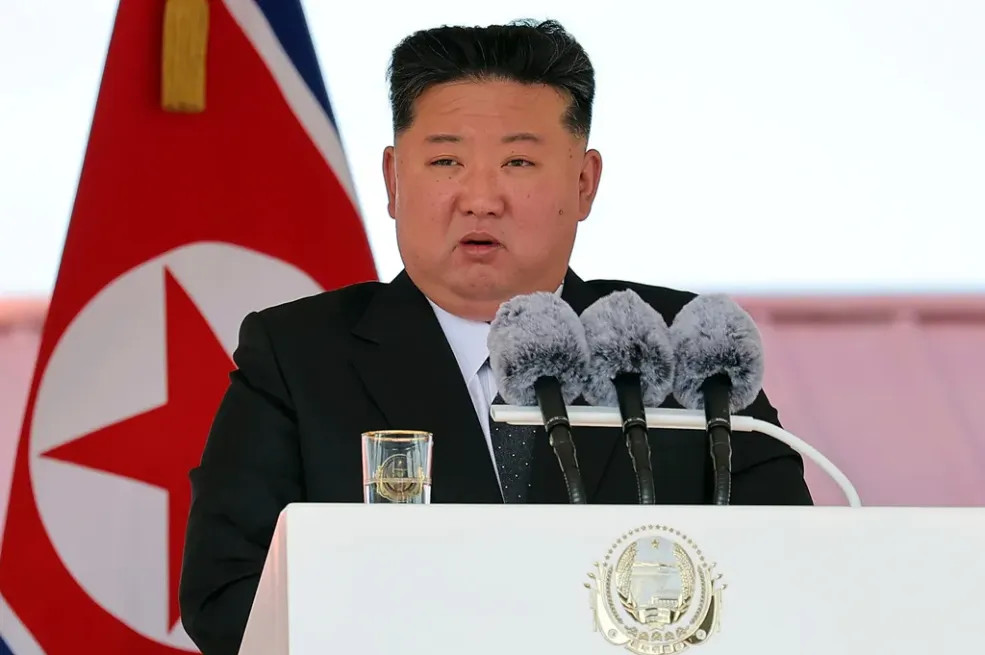 OGLASIO SE KIM JONG UN! Poslao uznemirujuću poruku SAD-u zbog rata u Iranu : “Sada možemo…” - featured image OGLASIO SE KIM JONG UN! Poslao uznemirujuću poruku SAD-u zbog rata u Iranu : “Sada možemo…” - featured image