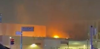 (VIDEO) ZASTRAŠUJUĆI BLJESAK, UDAR, PA EKSPLOZIJA! Ovo je trenutak napada na konzulat Amerike u Dubaiju - featured image