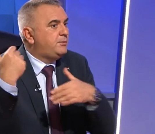 Savo Minić zaplakao pred kamerama nakon pitanja o… - featured image