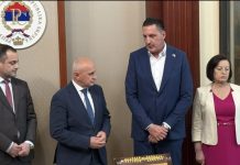 ELEK SE PREPAO PITANJA: Nema izjava za novinare koji su razotkrili mutne rabote - featured image