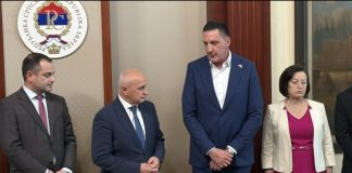 ELEK SE PREPAO PITANJA: Nema izjava za novinare koji su razotkrili mutne rabote - featured image