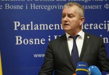 KARAMATIĆ UZBURKAO JAVNOST: HSS od FIFA-e traži zabranu zastave sa ljiljanima na stadionima… - featured image