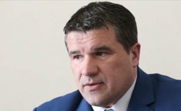 ŠAMAR ZA BIVŠEG DIREKTORA SIPA-e: Sud BiH mu odbio otpremninu, umjesto 30.000 KM, on državi mora platiti hiljade ŠAMAR ZA BIVŠEG DIREKTORA SIPA-e: Sud BiH mu odbio otpremninu, umjesto 30.000 KM, on državi mora platiti hiljade - featured image