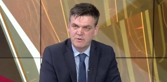 UDAR NA ČOVIĆEVU DOMINACIJU: Hrvatska petorka šalje diplomatu u trku za Predsjedništvo BiH – Ilija Cvitanović postavio ultimatum (VIDEO) - featured image