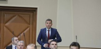 Muk u Parlamentu RS: Vukanović šokirao istupom -“Pokojni Boban Kusturić stajao iza organizacije…” - featured image