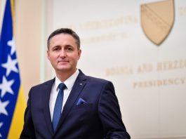 BEZ KOMPROMISA KAD JE U PITANJU DRŽAVA: Oštar odgovor Denisa Bećirovića na priče o cijepanju BiH BEZ KOMPROMISA KAD JE U PITANJU DRŽAVA: Oštar odgovor Denisa Bećirovića na priče o cijepanju BiH - featured image
