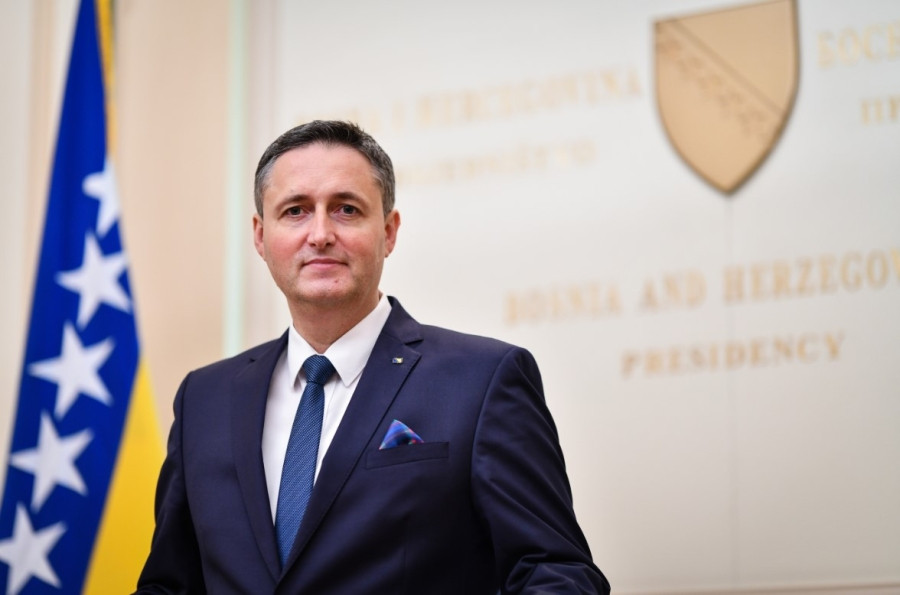 BEZ KOMPROMISA KAD JE U PITANJU DRŽAVA: Oštar odgovor Denisa Bećirovića na priče o cijepanju BiH - featured image BEZ KOMPROMISA KAD JE U PITANJU DRŽAVA: Oštar odgovor Denisa Bećirovića na priče o cijepanju BiH - featured image